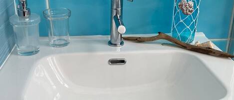 Dusche, Haartrockner, Bidet, Handtücher