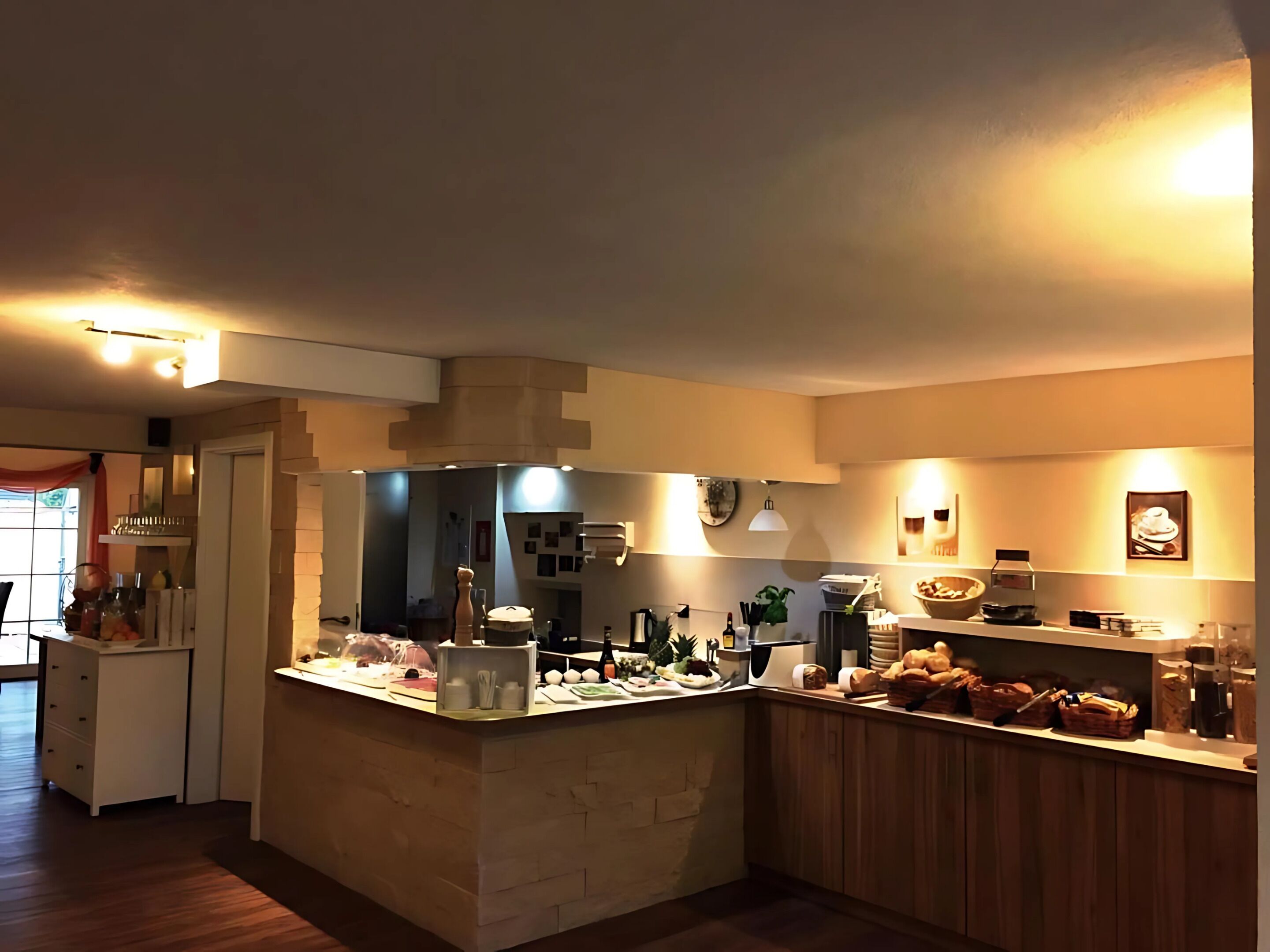 Free daily buffet breakfast