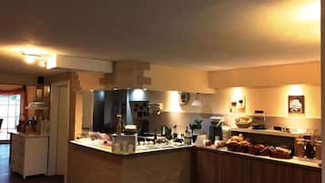 Free daily buffet breakfast