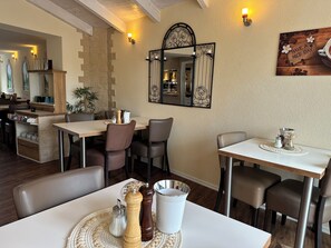 Tägliches inbegriffenes Frühstücksbuffet