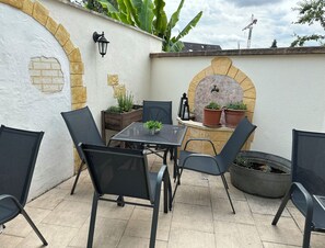 بوفيه فطور مجانًا يوميًا