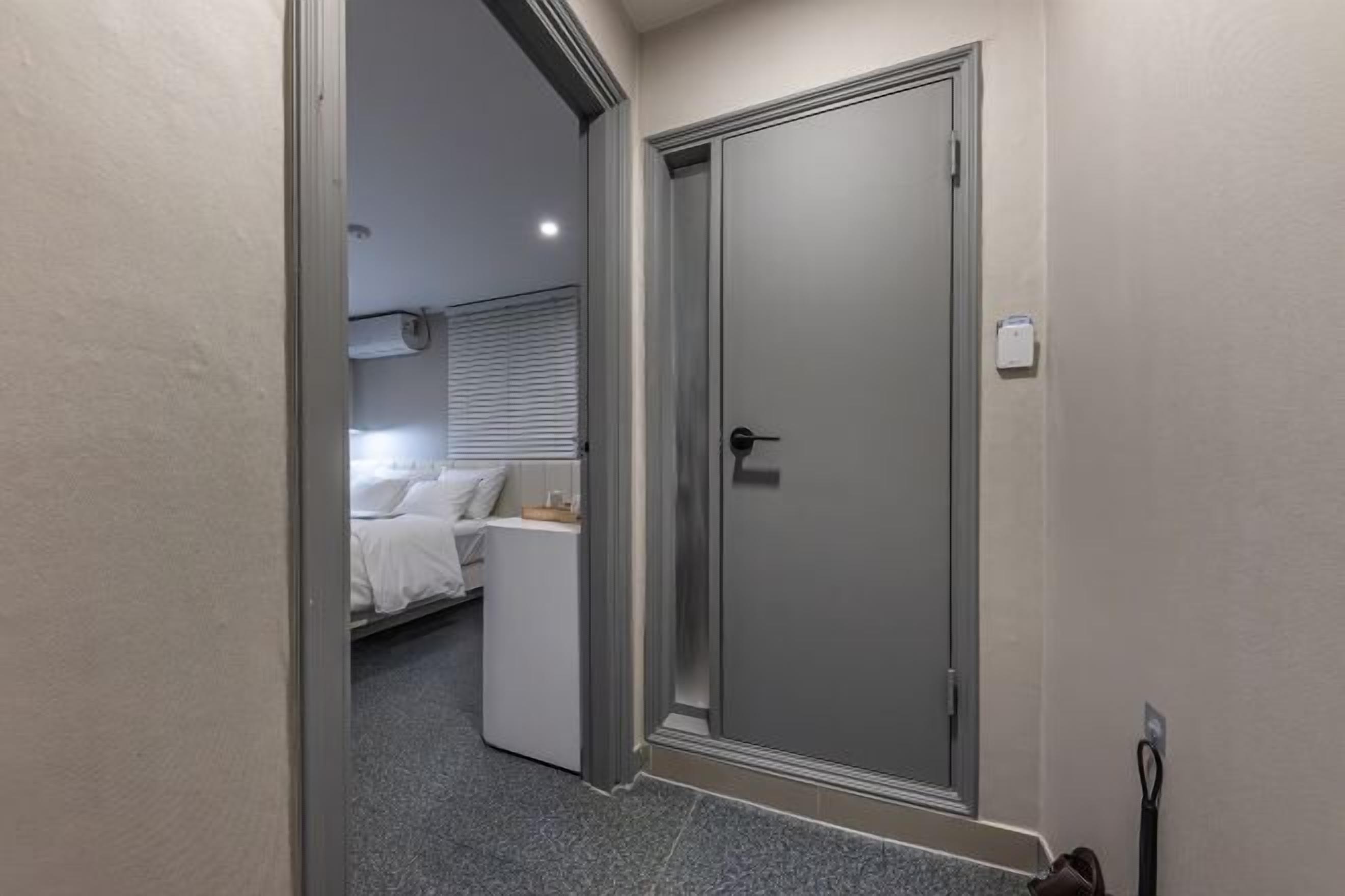 Hypo-allergenic bedding, memory-foam beds, free WiFi, bed sheets