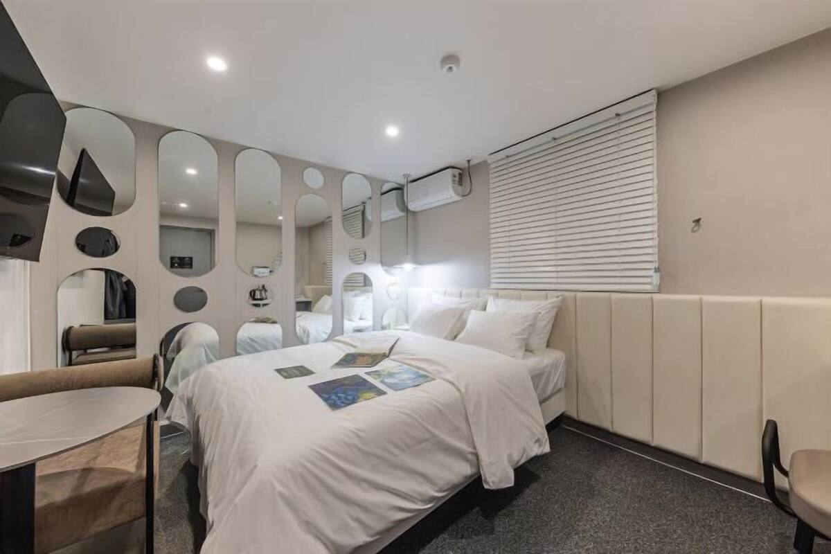 Hypo-allergenic bedding available, memory foam beds, WiFi (free)