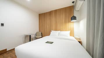 Habitación doble estándar, vista a la ciudad | Ropa de cama hipoalergénica, camas con efecto memoria y wifi gratis