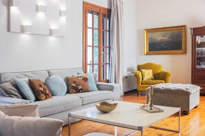 Flat-screen TV - MyThea Villa (Lithakia)