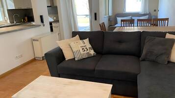 Comfort Apartment, Garden View | Lounge