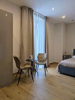 Desk, free WiFi - B&B IL GLICINE (Coperchia)