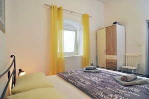 2 bedrooms, iron/ironing board, WiFi, bed sheets - Charming 2-bedroom apartment  in awesome Split (Split)