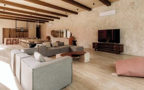 Una televisión, una oficina