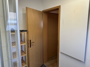 Quadruple Room, Private Bathroom | Bathroom