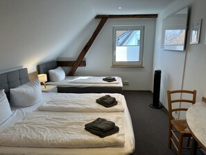 Basic Triple Room | Free WiFi