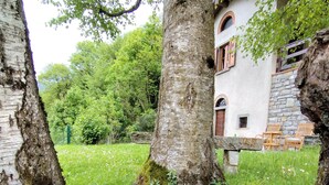 A rustic building with a stone facade, surrounded by lush greenery and trees. - 1 bedroom private vacation home in canzo (Canzo)