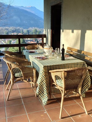 تناول الطعام بالخارج