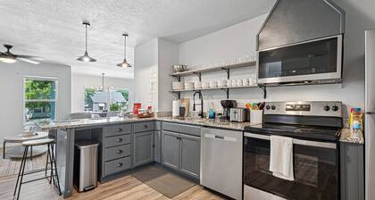 6BR Family Home | Near Plaza District with Parking #60