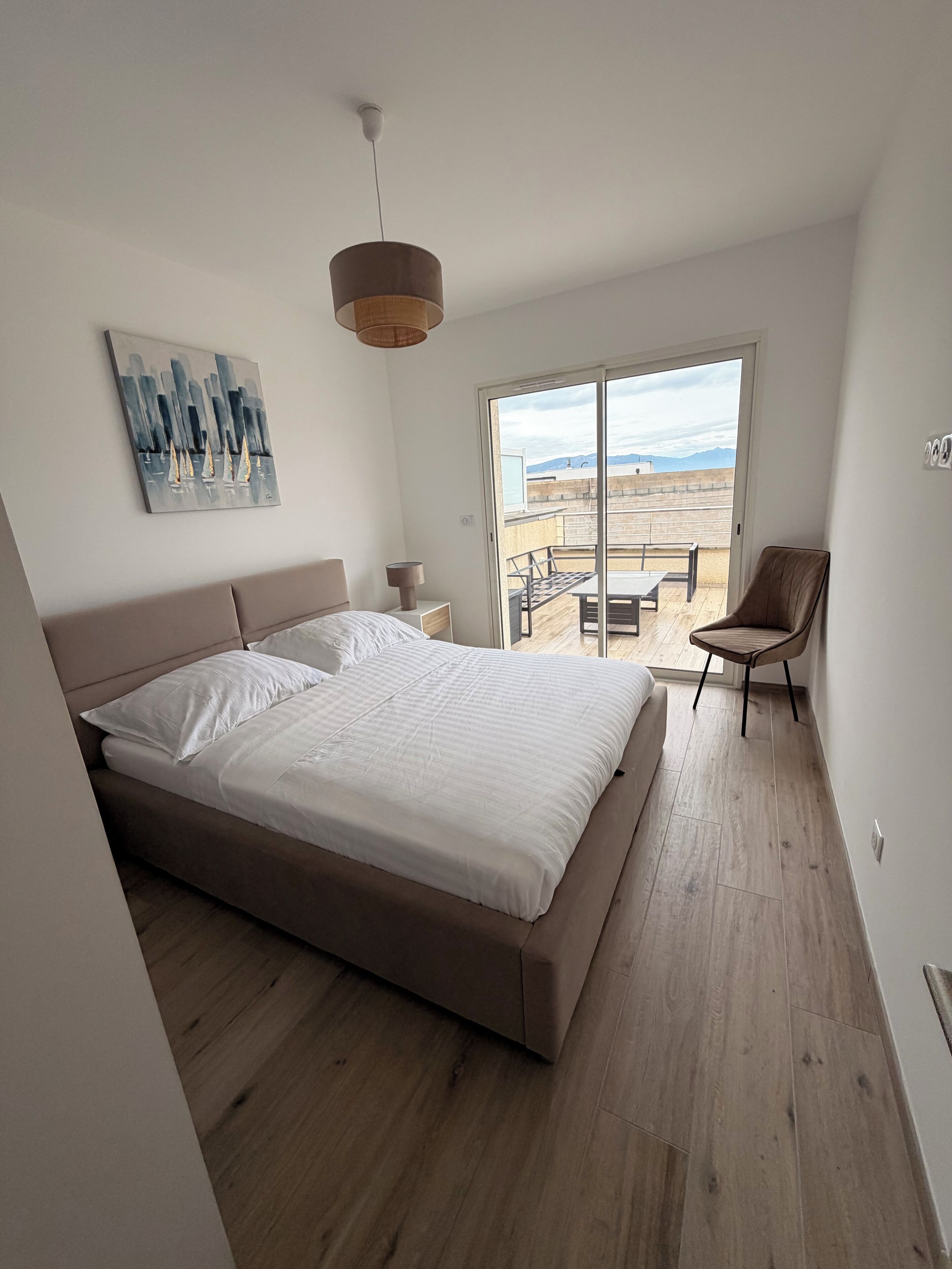 3 chambres, fer et planche à repasser, accès Internet, draps fournis