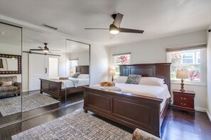 3 bedrooms, desk, iron/ironing board, free WiFi