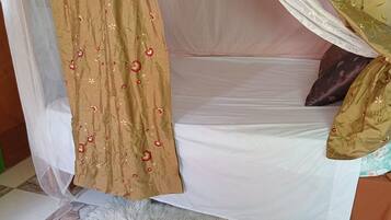 2 habitaciones, tabla de planchar con plancha y wifi gratis