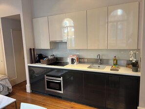 Mikrowelle, Ofen, Geschirrspüler