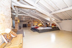 8 chambres, fer et planche à repasser, Wi-Fi gratuit, draps fournis