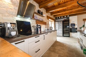 冰箱、微波炉、烤箱、洗碗机