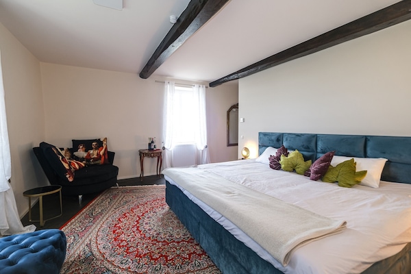 5 habitaciones, tabla de planchar con plancha y wifi gratis