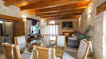 Télévision, cheminée