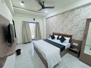 Deluxe Double Room | Free WiFi - Hotel shiv palace (Dwarka)
