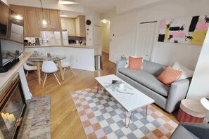 Téléviseur, bureau