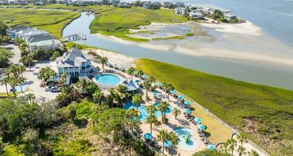 Steps to the Beach! Resort Access & Golf Cart Included! Dog Friendly