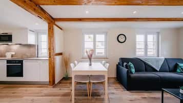 Familienapartment, Terrasse | Esszimmer