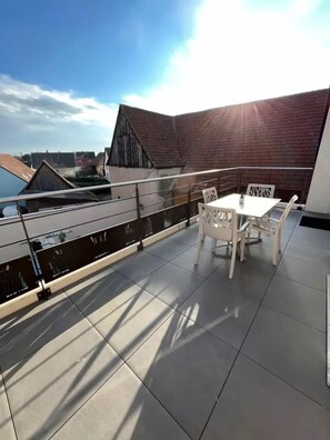 Apartamento de lujo, balcón | Balcón