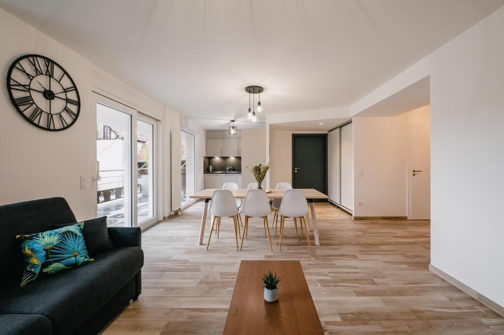 Deluxe Apartment, Balcony | Dining room