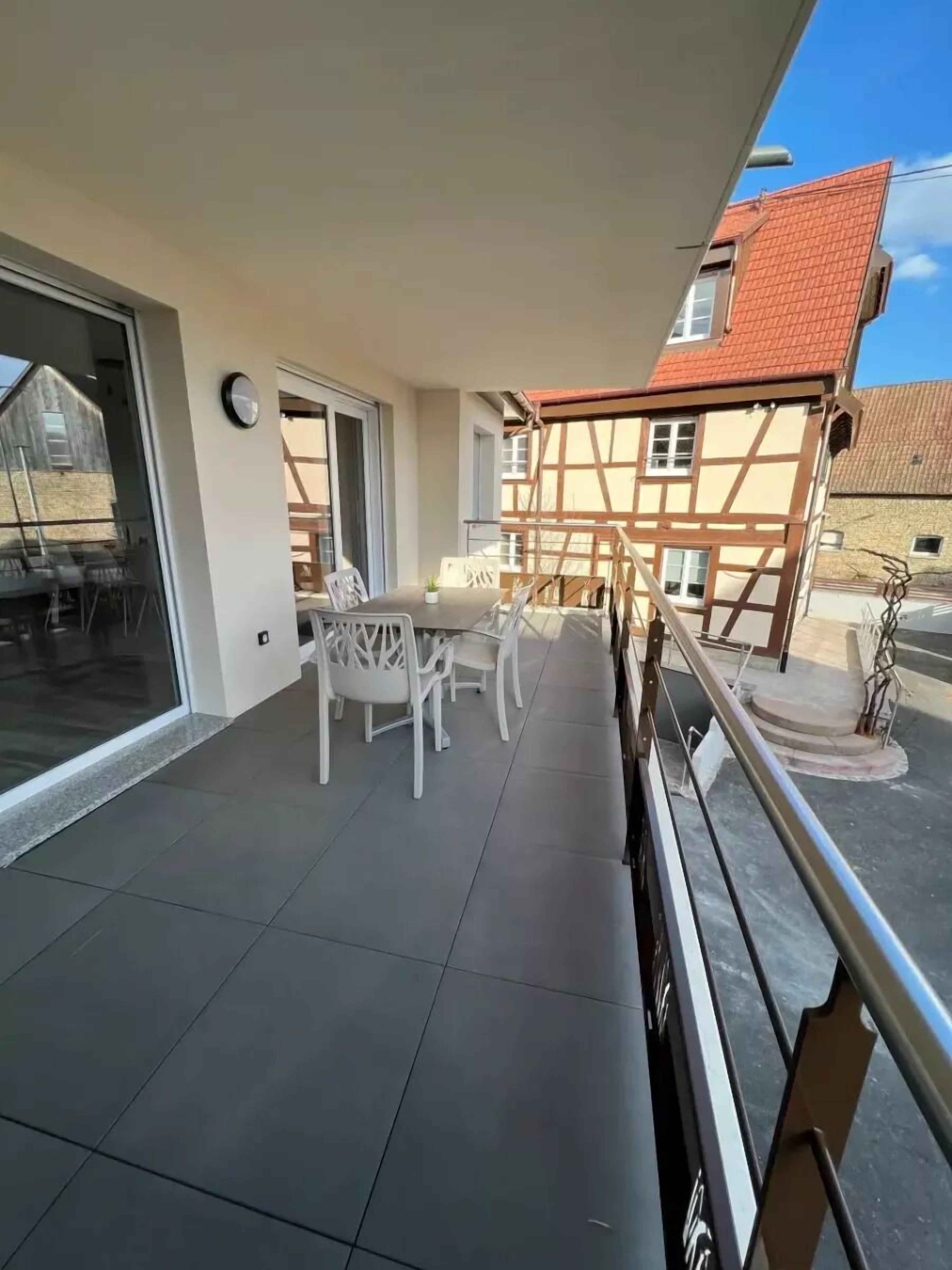 Deluxe-huoneisto, parveke | Parveke