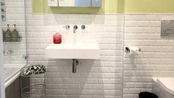 Premium Apartment, 2 Bedrooms, Patio, Beach View | Bathroom