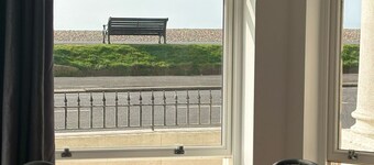 Beautiful 2 Bed Apartment on Beach by Urban Roost
