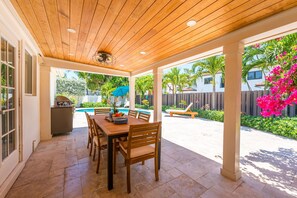 Outdoor dining - Palm Beach Retreat Salt Pool I Outdoor Dine & BBQ (West Palm Beach)