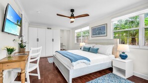 3 bedrooms, desk, iron/ironing board, travel cot