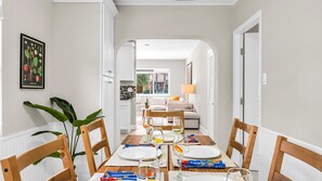 Dining - SoSo Coastal Retreat – Walk to Intracoastal & Downtown (West Palm Beach)