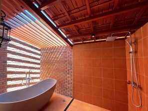 Deluxe Double Room | Bathroom | Shower, hair dryer, bathrobes, slippers - La Vela Legacy Resort (Hue)