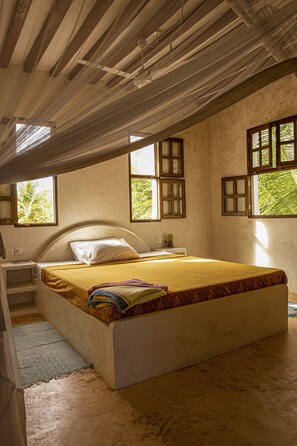 4 bedrooms, desk, iron/ironing board, travel cot