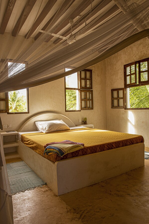 4 bedrooms, desk, iron/ironing board, travel crib