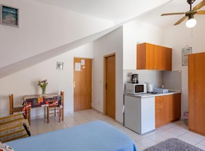 Apartment (Eight Bedroom Villa with OUtdoor Swim)