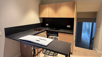 Frigorífic, microones, forn i placa de cuina