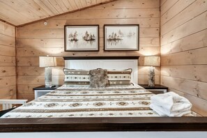 12 bedrooms, free WiFi, bed sheets - Hibernation Lodge | Indoor Pool, Arcade, Theater, Hot Tubs, Sleeps 48 Guests (Sevierville)