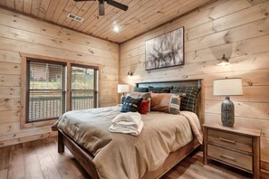 12 bedrooms, free WiFi, bed sheets