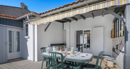 300m from the sea - garden and small pool