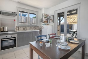 Fridge, microwave, oven, coffee/tea maker