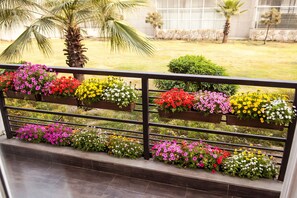 Deluxe Double Room, City View | Living area - Citrine Suites and Resorts Vrindavan (Mathura)