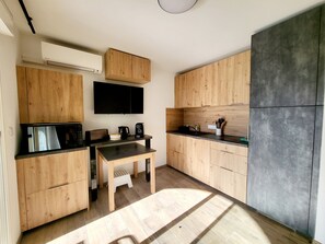 Refrigerador, microondas, parrilla de estufa y lavavajillas 