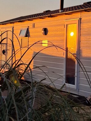 Exterior detail - Wadden dream cottage - 1st row to the sea - 180 degree view (Westerland)